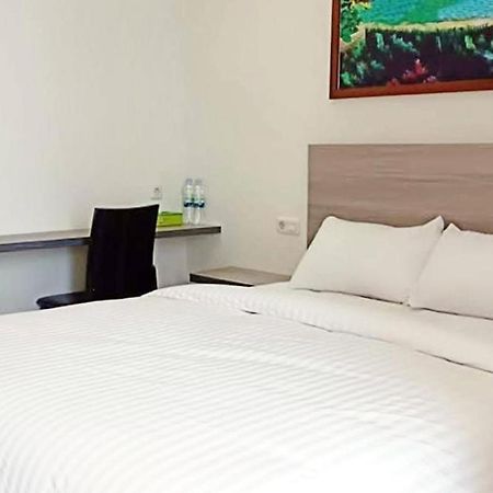 Twospaces Living At Maximus Inn Palembang Dış mekan fotoğraf